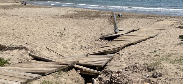 El PP denuncia el estado de abandono de las playas de Ãguilas durante la Semana Santa