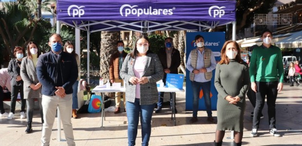 El Partido Popular de Ãguilas recoge firmas contra la Ley CelaÃ¡