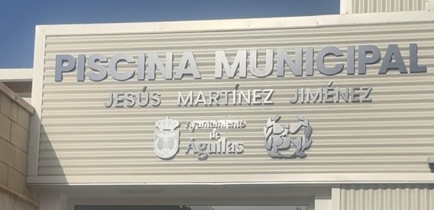 García: “Es incomprensible que una piscina recién inaugurada esté cerrada con la gran cantidad de aguileños que demandan su uso”